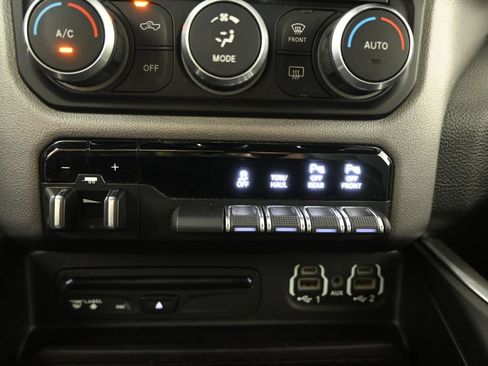 Used 2019 RAM 1500 Big Horn AWD/4WD image 31