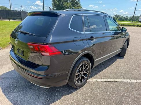 Used 2021 Volkswagen Tiguan SE FWD image 3