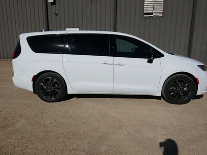 New 2026 Chrysler Pacifica Select