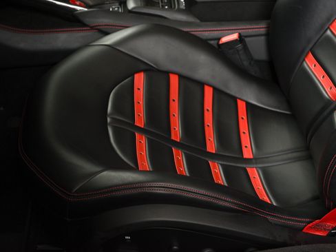Used 2022 Ferrari F8 Tributo RWD image 25