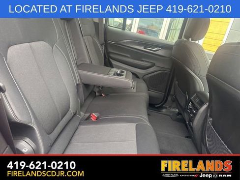 Used 2023 Jeep Grand Cherokee Laredo image 12