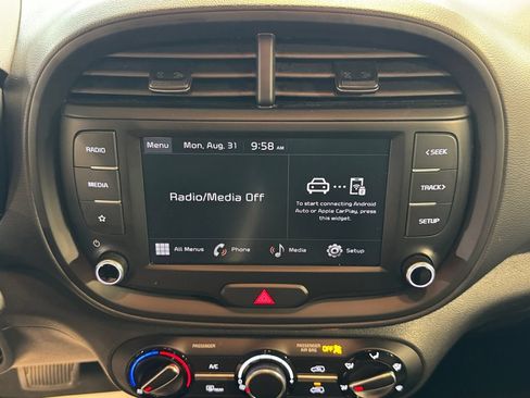 Certified 2023 Kia Soul LX w/ LX Technology Package FWD image 19