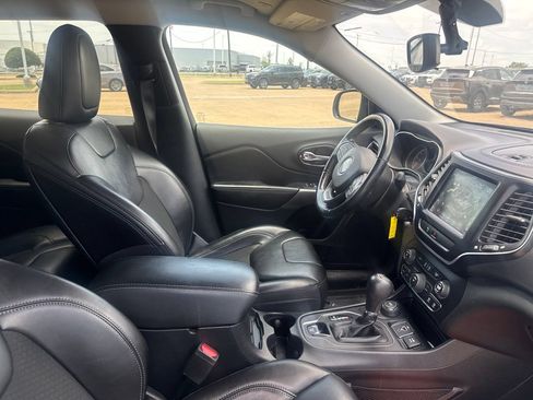 Used 2020 Jeep Cherokee Latitude w/ Quick Order Package 26F North AWD/4WD image 29