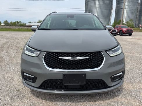 Used 2023 Chrysler Pacifica Limited FWD image 17