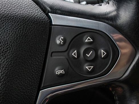 Used 2021 Chevrolet Traverse LT image 29