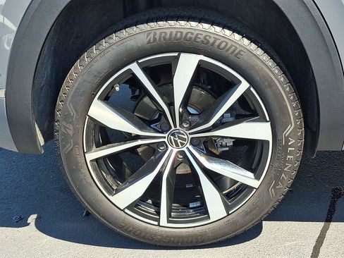Used 2026 Volkswagen Atlas Cross Sport SEL Premium R-Line AWD/4WD image 8