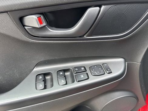 Used 2022 Hyundai Kona SEL image 5