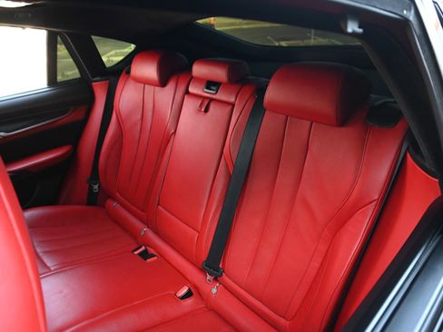 Used 2015 BMW X6 M image 19