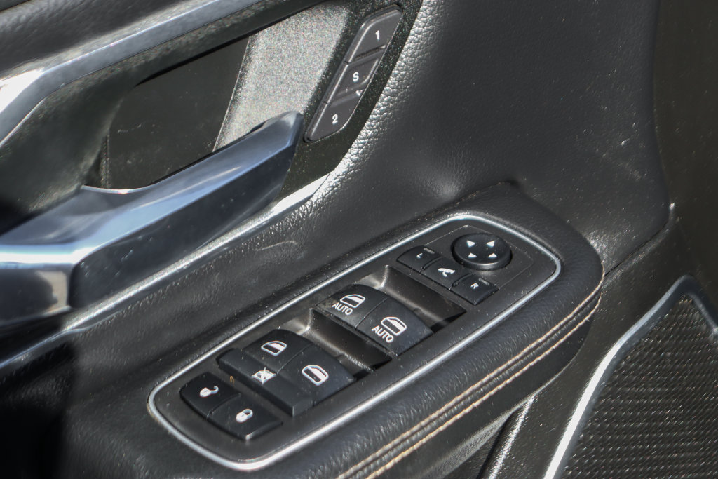 Used 2023 RAM 1500 Laramie AWD/4WD image 17