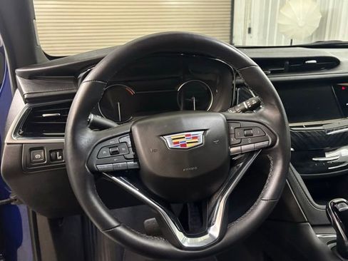 Used 2024 Cadillac XT6 Premium Luxury image 10
