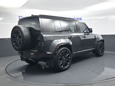 Used 2025 Land Rover Defender 110 AWD/4WD image 8