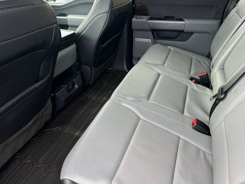 Used 2022 Ford F150 Lariat w/ Max Trailer Tow Package image 11