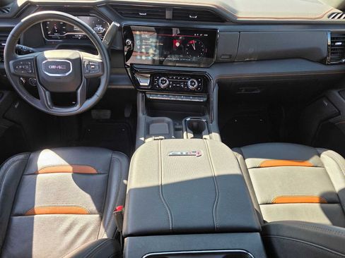 Used 2025 GMC Sierra 2500 AT4 w/ Technology Package AWD/4WD image 18
