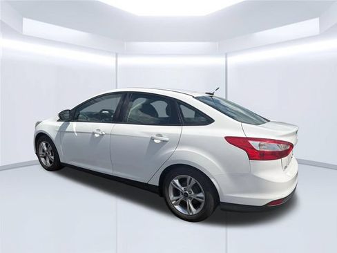 Used 2014 Ford Focus SE FWD image 3