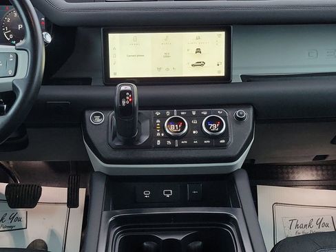 Used 2021 Land Rover Defender 110 SE image 29
