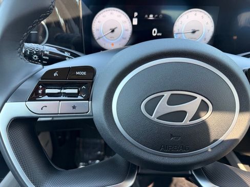 Used 2025 Hyundai Elantra Limited FWD image 18