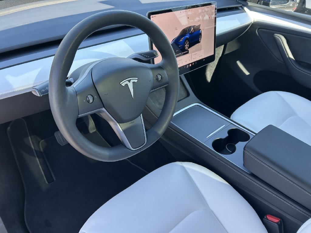 Used 2023 Tesla Model Y AWD image 25