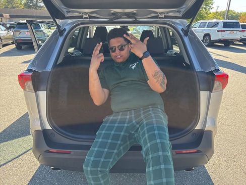 Used 2024 Toyota RAV4 XLE image 27