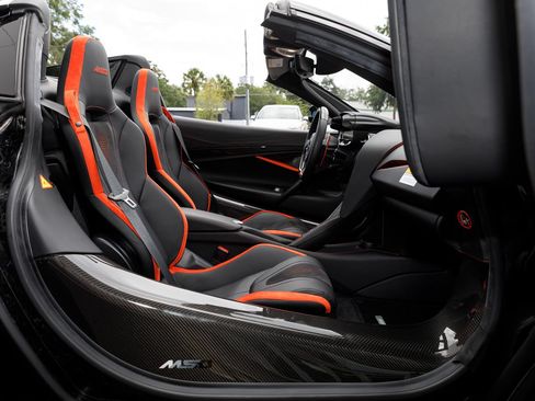 Used 2024 McLaren 750S Spider RWD image 67