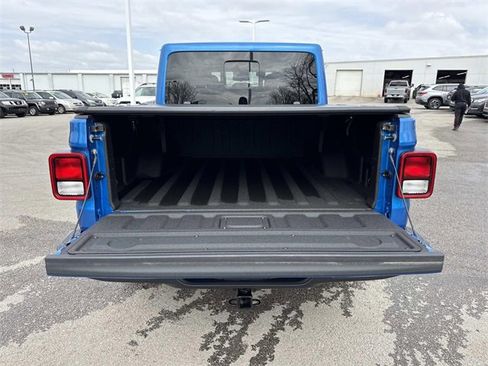 Used 2025 Jeep Gladiator Sport image 6