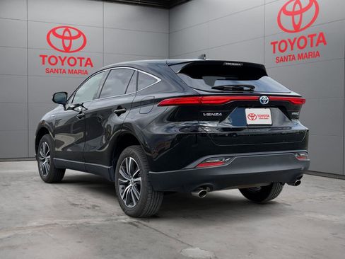 Used 2021 Toyota Venza LE image 2