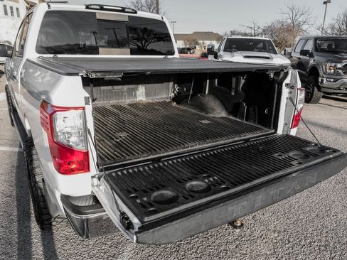 Used 2017 Nissan Titan SV image 50