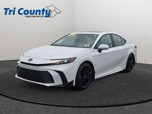 Used 2026 Toyota Camry SE w/ Convenience Package FWD image 3