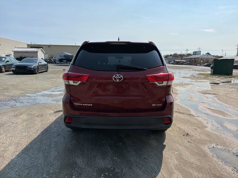 Used 2018 Toyota Highlander SE image 4
