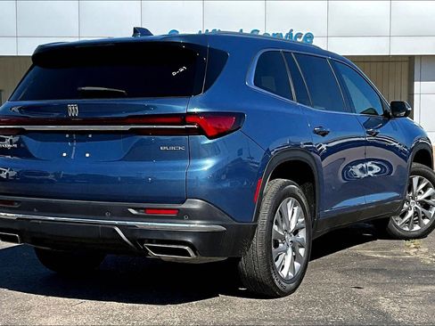 Used 2025 Buick Enclave Preferred FWD image 2