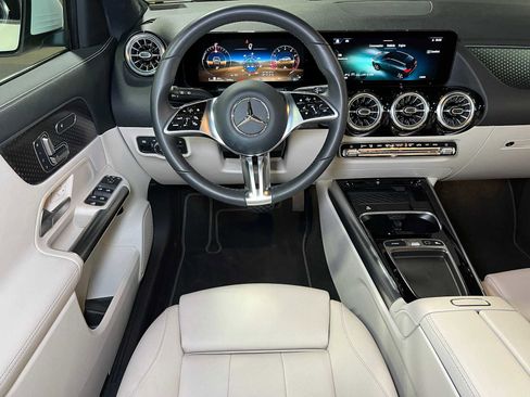 Certified 2025 Mercedes-Benz GLA 250 4MATIC image 38