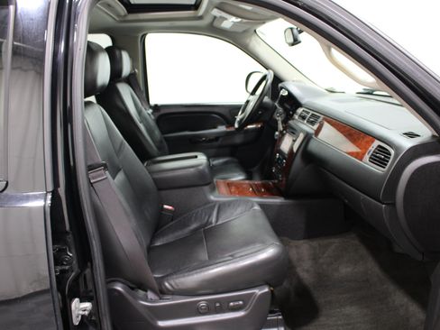 Used 2013 Chevrolet Avalanche LTZ AWD/4WD image 23