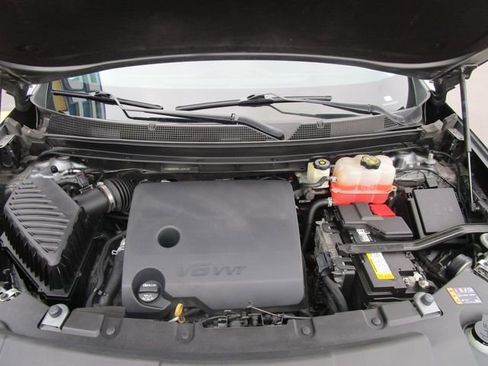 Used 2020 Chevrolet Traverse LT image 9