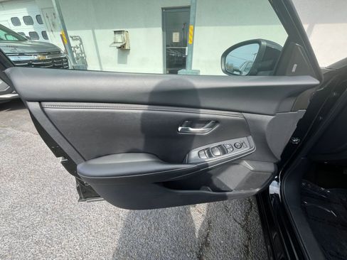 Used 2025 Nissan Sentra SV image 18