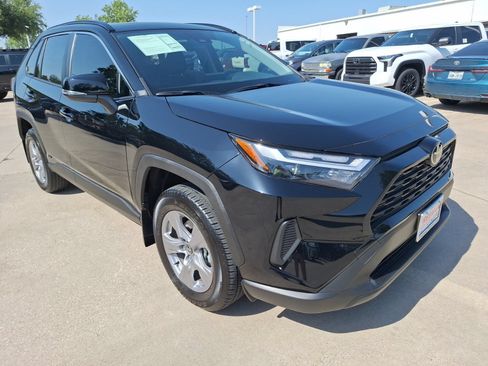 Used 2025 Toyota RAV4 XLE w/ Convenience Package AWD/4WD image 8