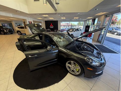 Used 2018 Porsche Panamera 4 AWD/4WD image 37
