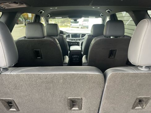 Used 2022 Buick Enclave Premium image 19