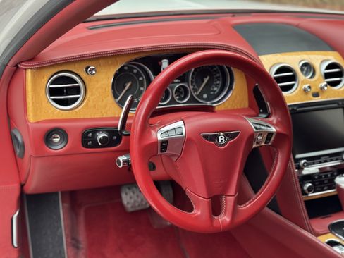 Used 2016 Bentley Flying Spur V8 image 26