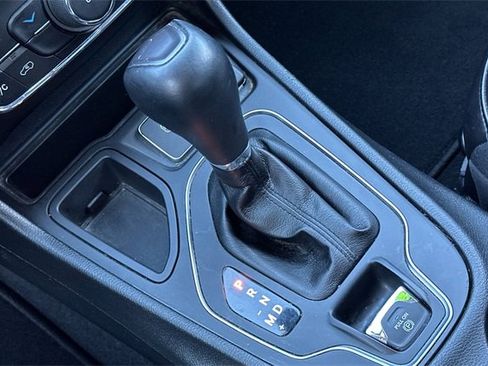 Used 2020 Jeep Cherokee Latitude Plus image 24