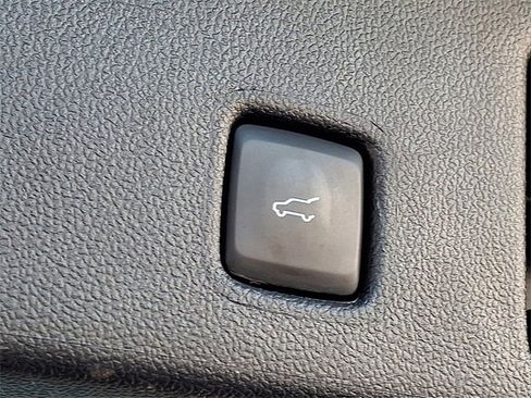 Used 2022 Ford Escape SE w/ SE Sport Appearance Package image 29