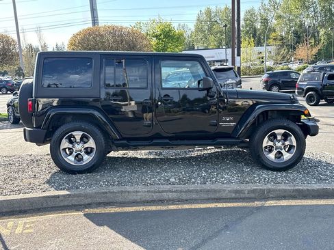 Used 2018 Jeep Wrangler Unlimited Sahara w/ Connectivity Group AWD/4WD image 7