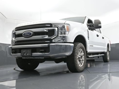 Used 2021 Ford F250 XLT w/ FX4 Off-Road Package image 24