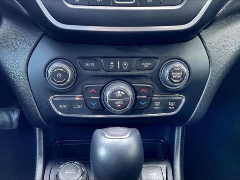 Used 2023 Jeep Cherokee Altitude Lux AWD/4WD image 31