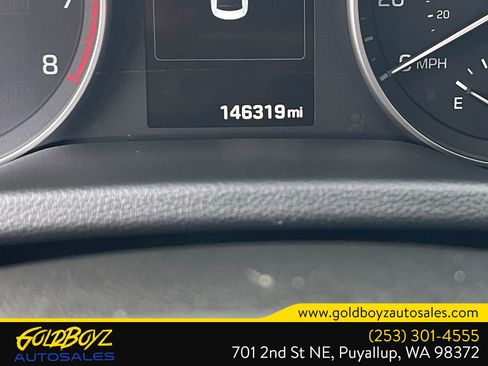 Used 2017 Hyundai Elantra Limited w/ Limited Tech Package 04 FWD image 27