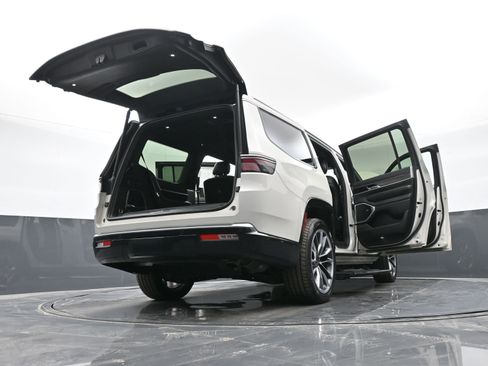 Used 2022 Jeep Wagoneer Series III w/ Premium Group I image 50