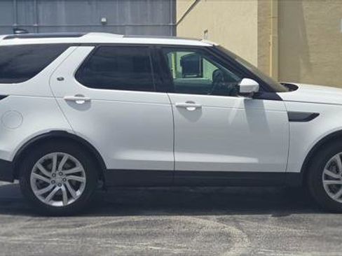 Used 2019 Land Rover Discovery SE image 8