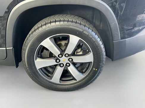Used 2023 Chevrolet Traverse LT w/ LT Premium Package AWD/4WD image 34