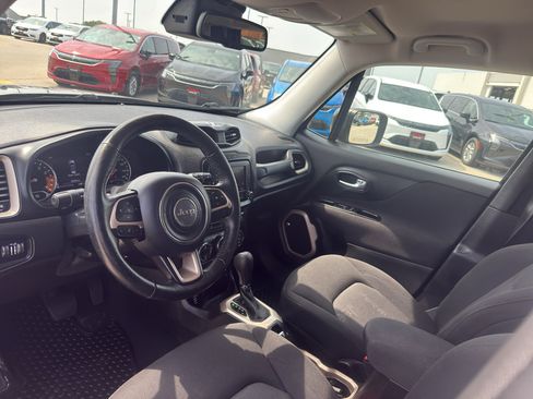 Used 2017 Jeep Renegade Latitude AWD/4WD image 25