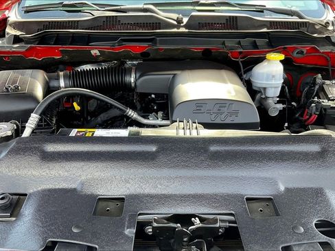 Used 2022 RAM 1500 Classic SLT AWD/4WD image 9