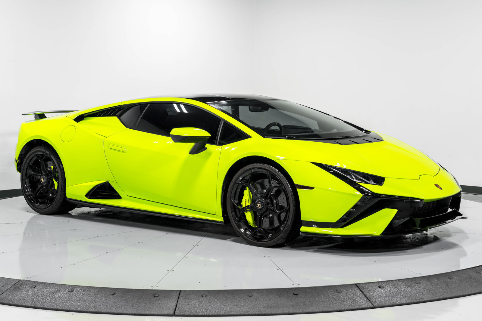 Used 2023 Lamborghini Huracan Tecnica RWD image 40