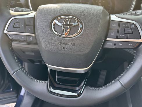 Used 2025 Toyota Highlander XSE AWD/4WD image 29